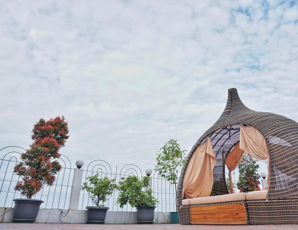 Cinnamon Hotel Boutique Syariah Tutugan Exterior foto
