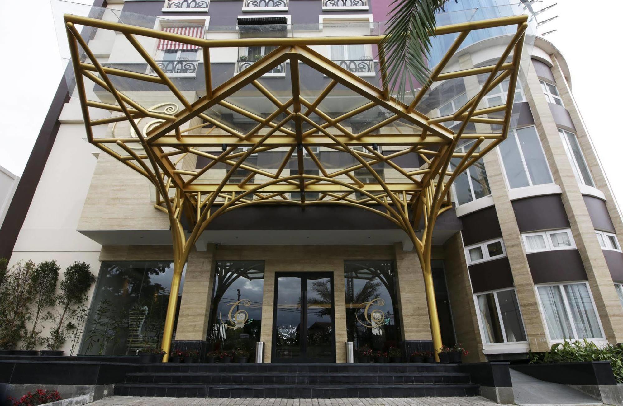 Cinnamon Hotel Boutique Syariah Tutugan Exterior foto