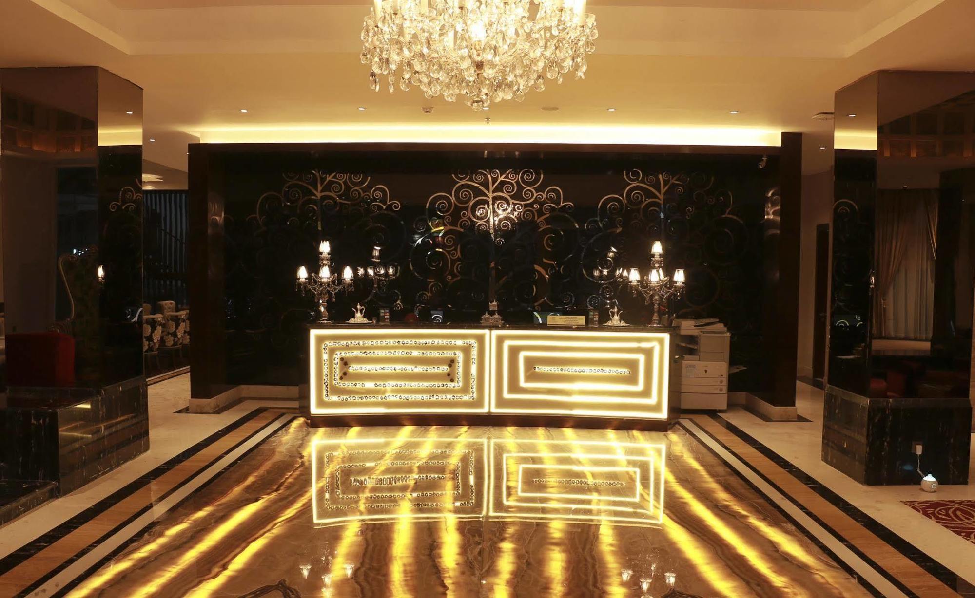 Cinnamon Hotel Boutique Syariah Tutugan Exterior foto
