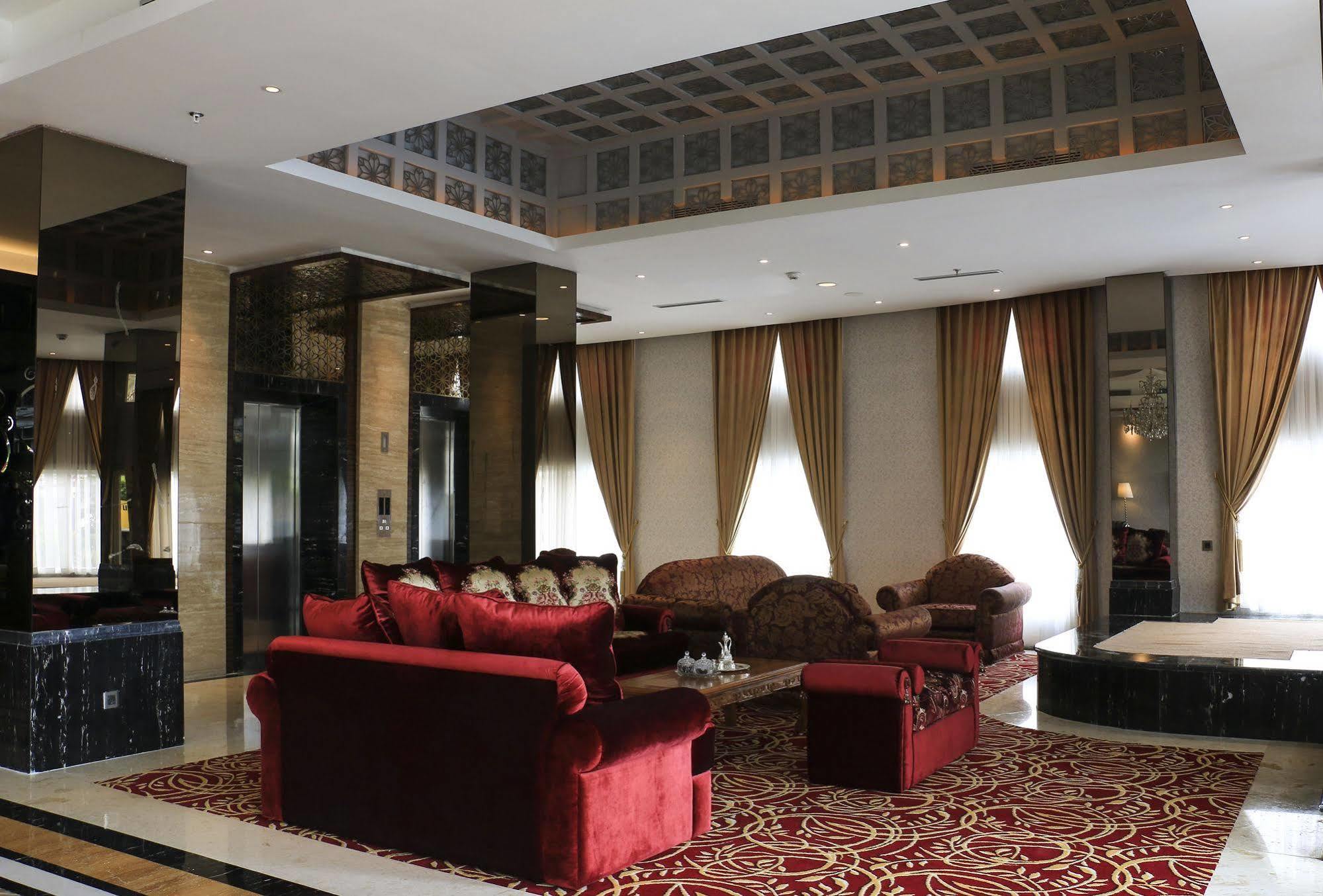 Cinnamon Hotel Boutique Syariah Tutugan Exterior foto