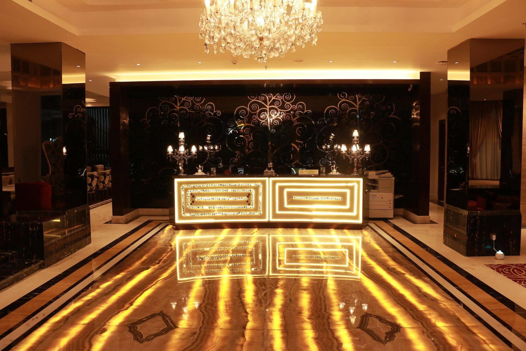 Cinnamon Hotel Boutique Syariah Tutugan Exterior foto