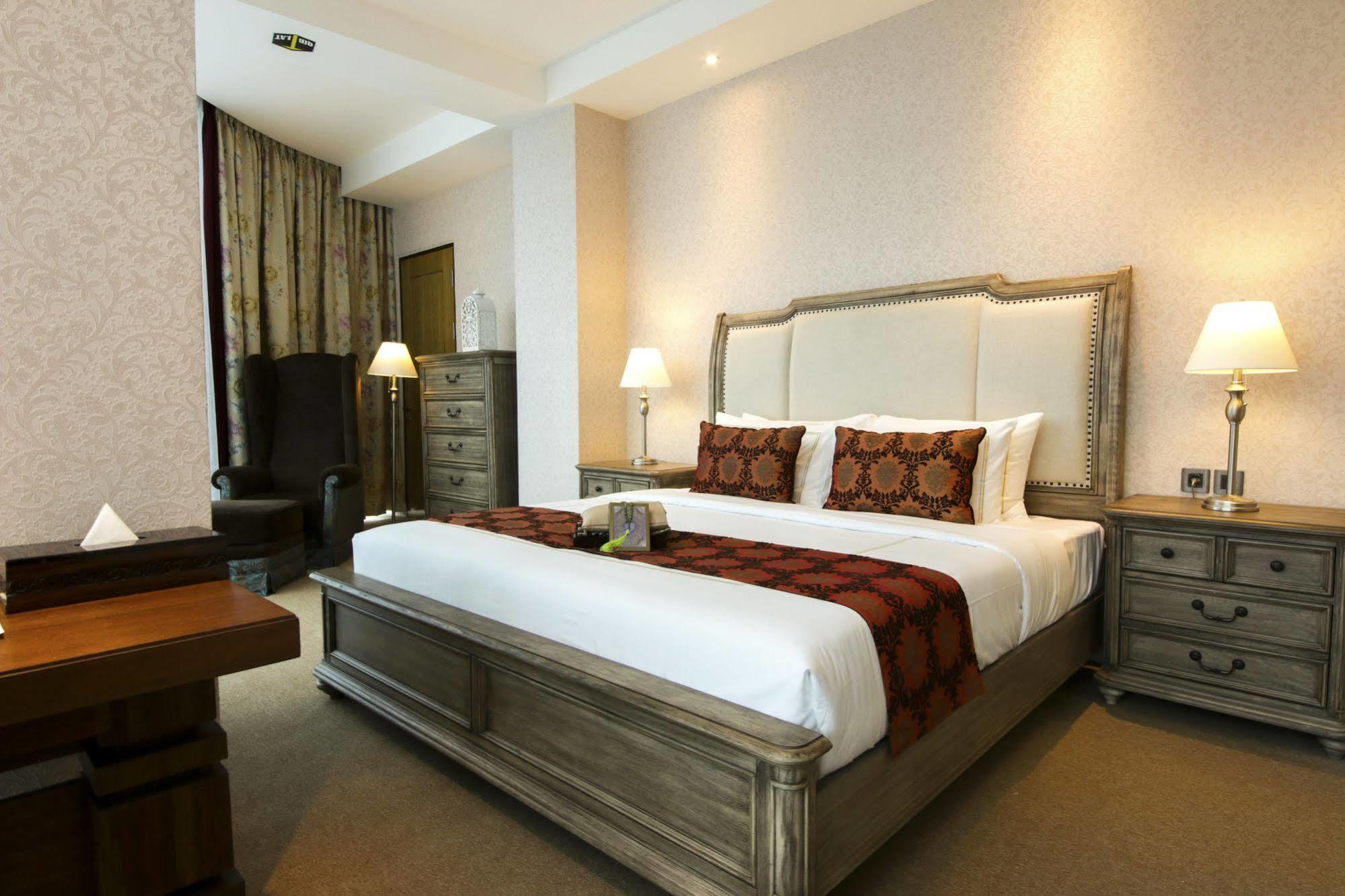 Cinnamon Hotel Boutique Syariah Tutugan Exterior foto
