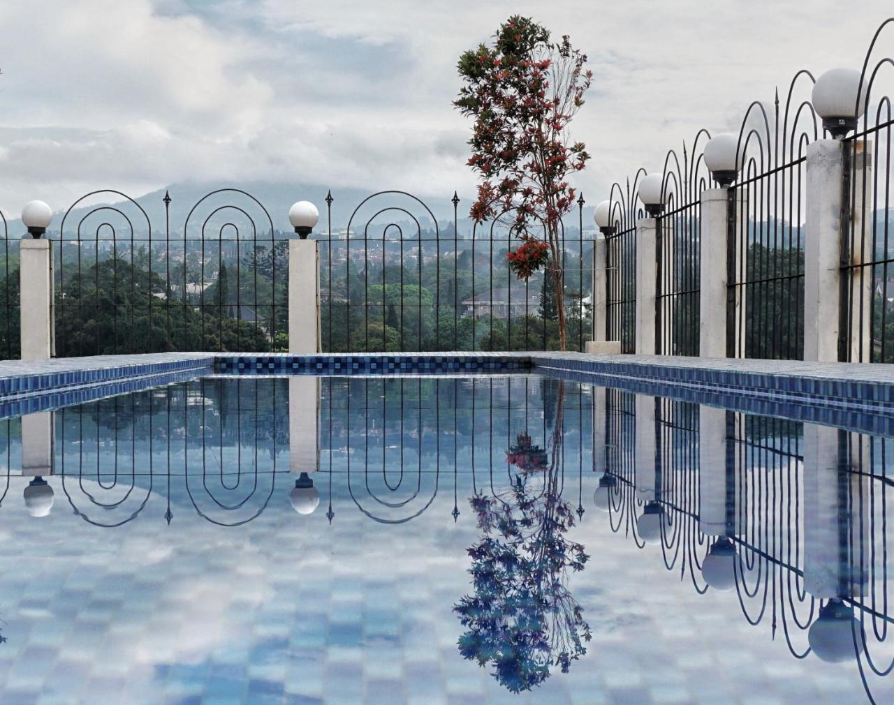 Cinnamon Hotel Boutique Syariah Tutugan Exterior foto